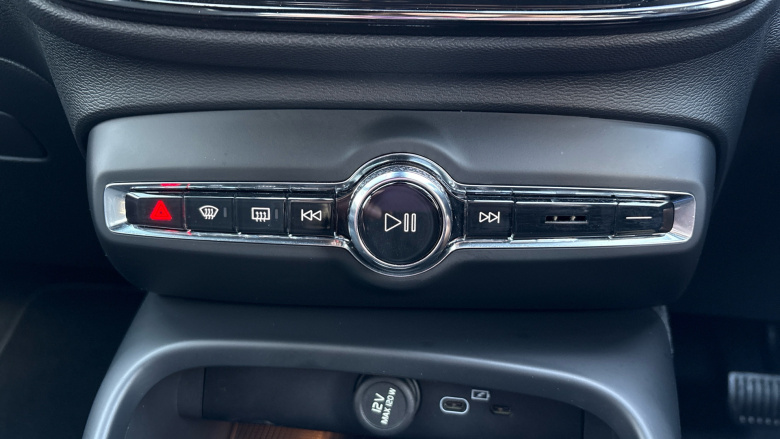 Volvo XC40 2.0 B4P Plus Dark 5dr Auto Petrol Estate